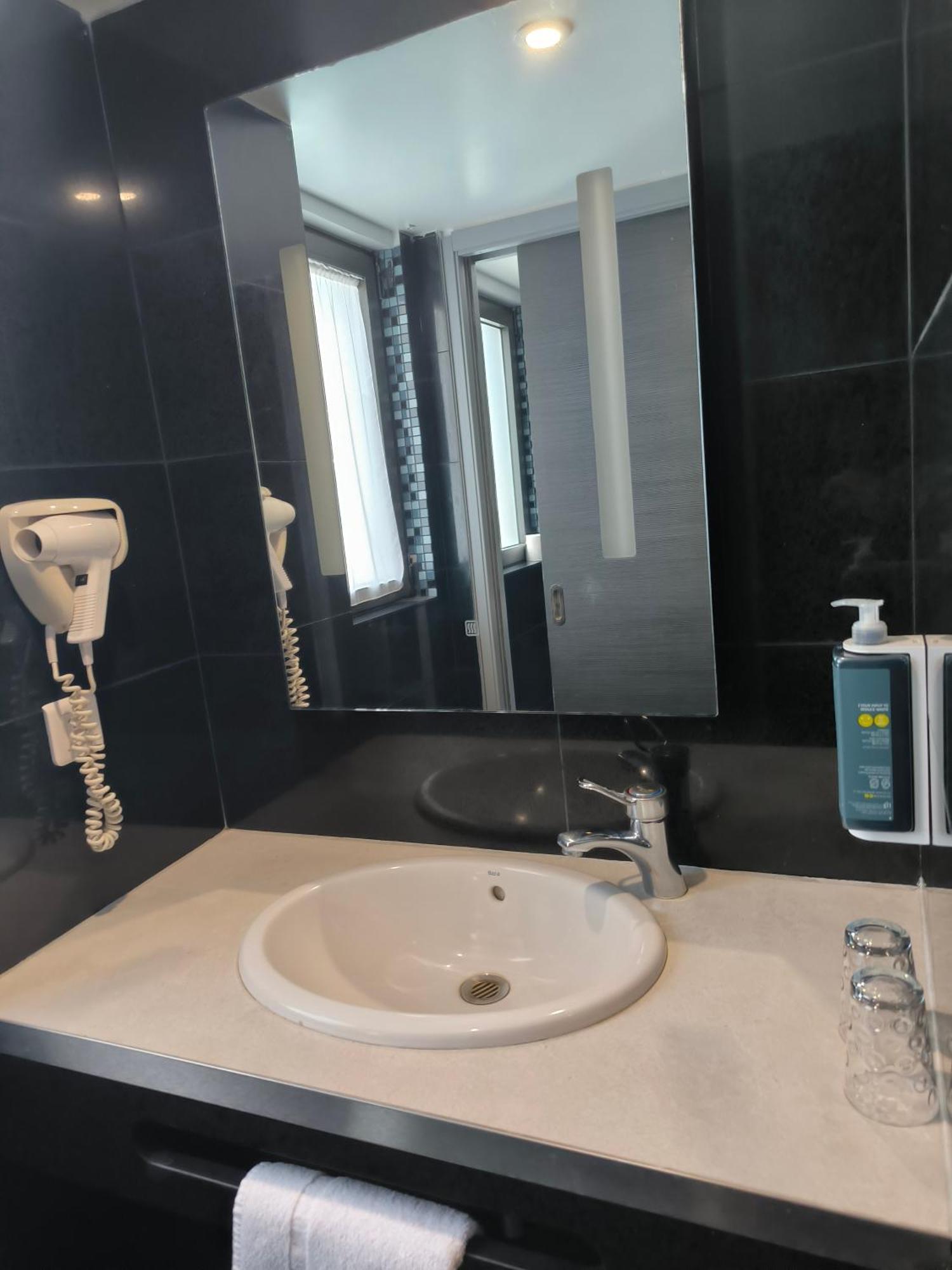 Brit Hotel Porte D'Espagne Περπινιάν Εξωτερικό φωτογραφία